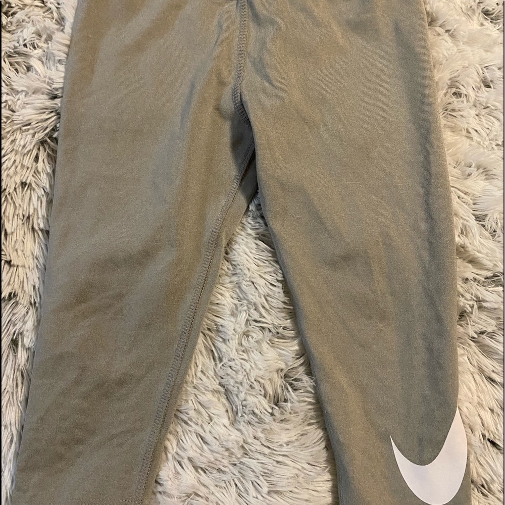 Nike Capri